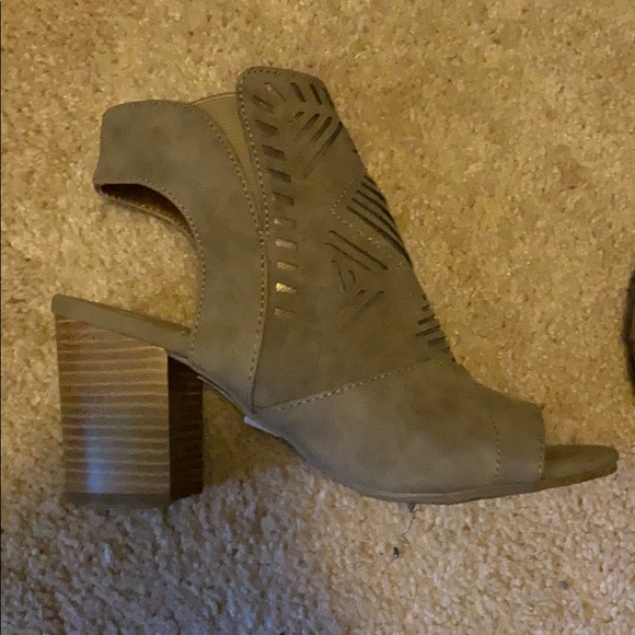 Heals - Picture 2 of 2